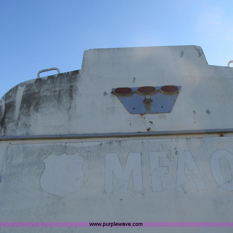 image for item L5319 1999 International 4900 fuel truck