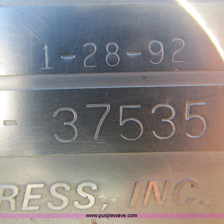 image for item L5319 1999 International 4900 fuel truck