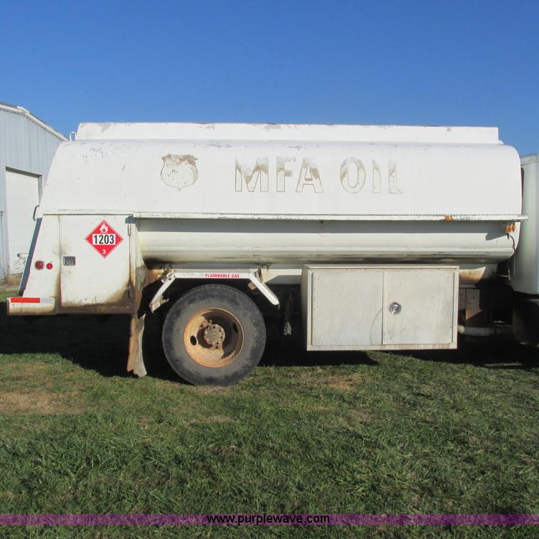 image for item L5319 1999 International 4900 fuel truck