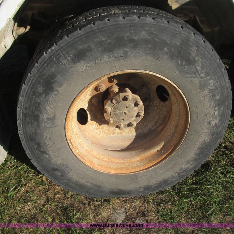 image for item L5319 1999 International 4900 fuel truck