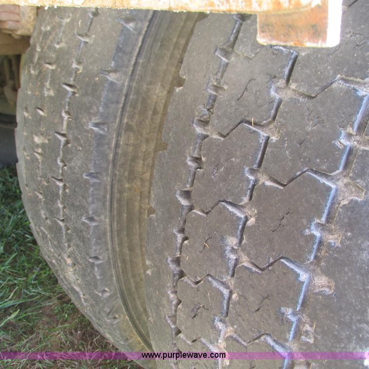 image for item L5319 1999 International 4900 fuel truck