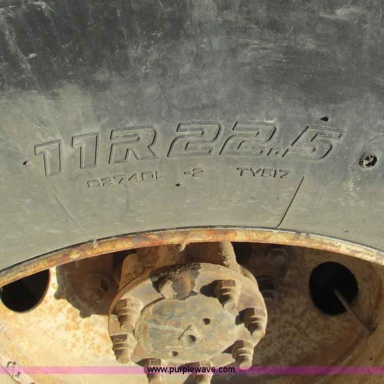 image for item L5319 1999 International 4900 fuel truck