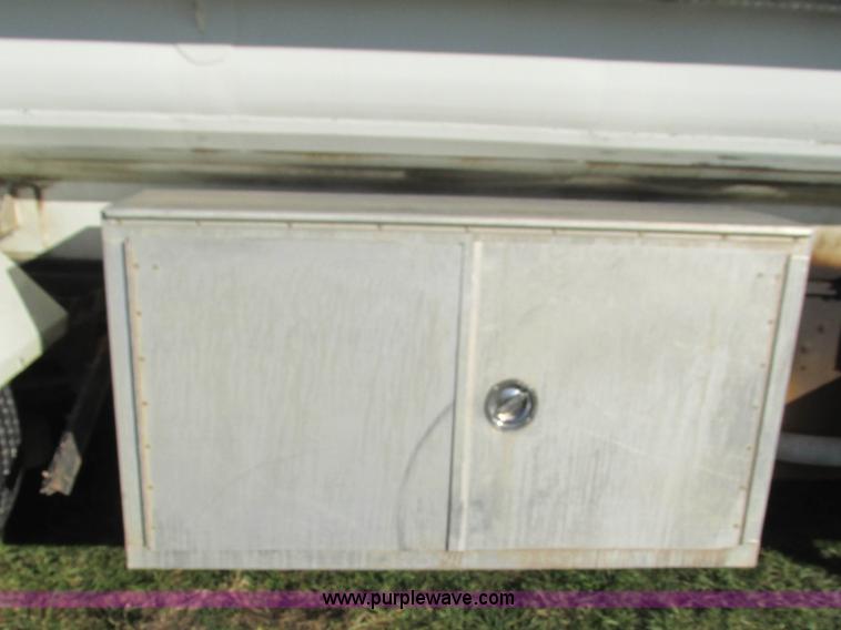 image for item L5319 1999 International 4900 fuel truck