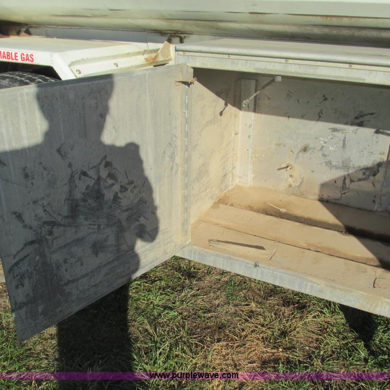 image for item L5319 1999 International 4900 fuel truck