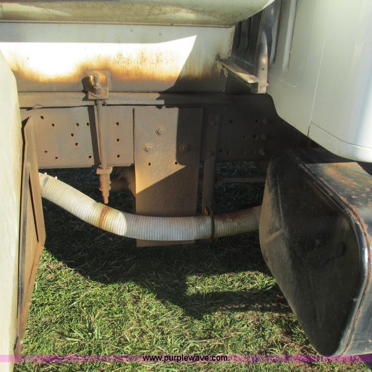 image for item L5319 1999 International 4900 fuel truck