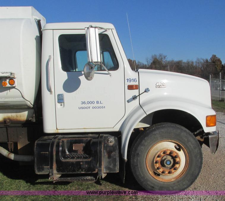 image for item L5319 1999 International 4900 fuel truck