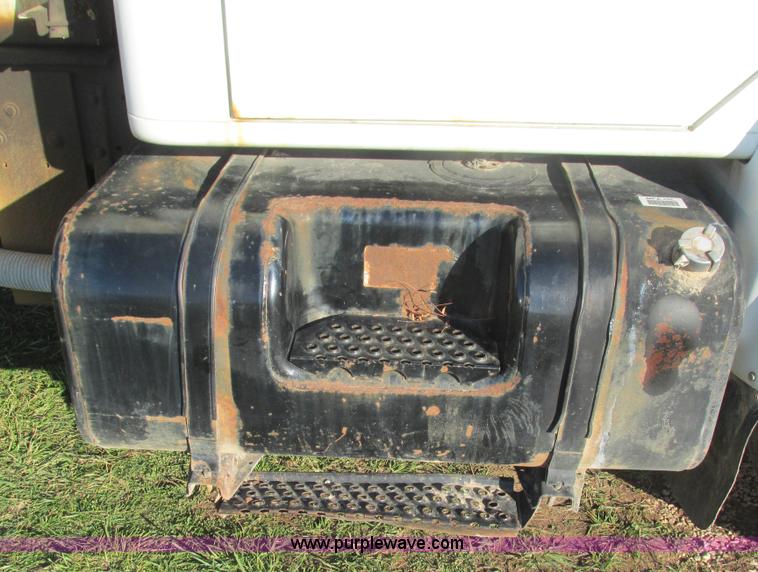 image for item L5319 1999 International 4900 fuel truck