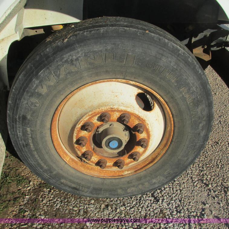 image for item L5319 1999 International 4900 fuel truck