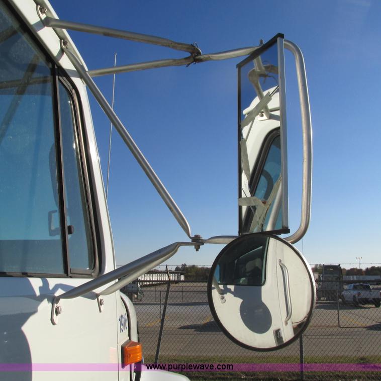 image for item L5319 1999 International 4900 fuel truck