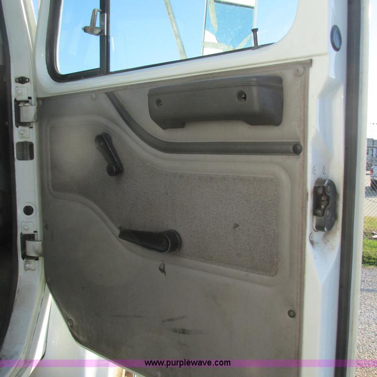 image for item L5319 1999 International 4900 fuel truck
