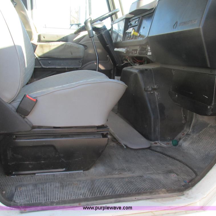 image for item L5319 1999 International 4900 fuel truck