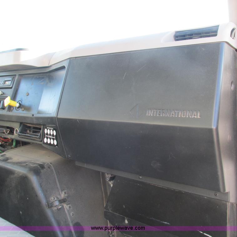 image for item L5319 1999 International 4900 fuel truck