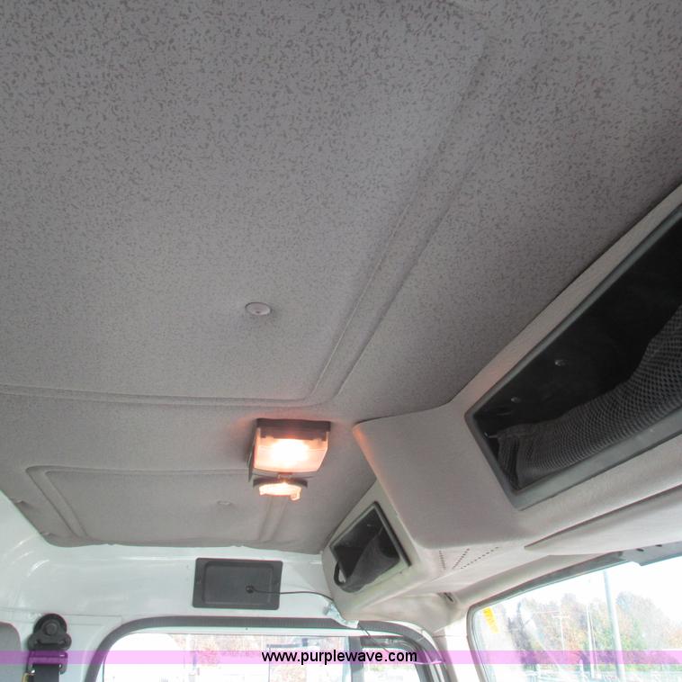 image for item L5319 1999 International 4900 fuel truck