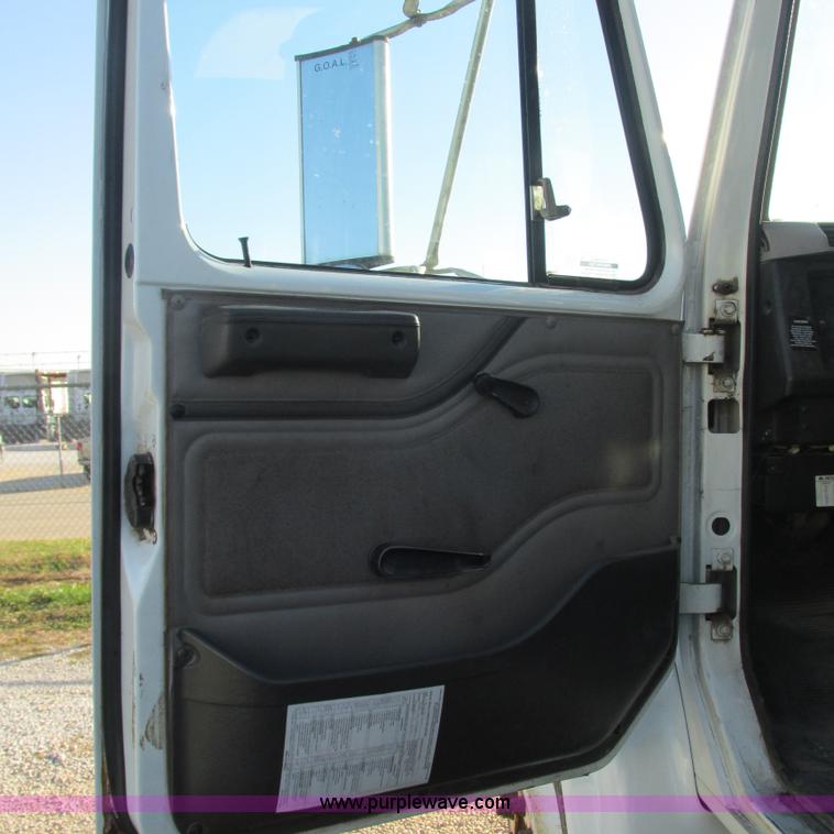 image for item L5319 1999 International 4900 fuel truck
