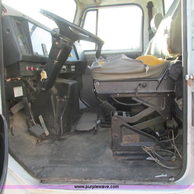 image for item L5319 1999 International 4900 fuel truck