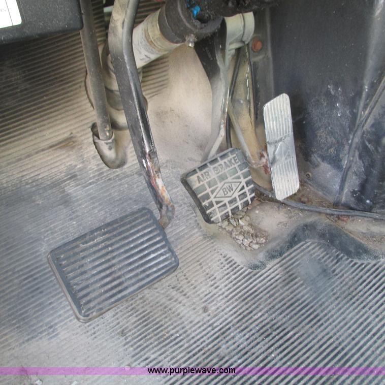 image for item L5319 1999 International 4900 fuel truck