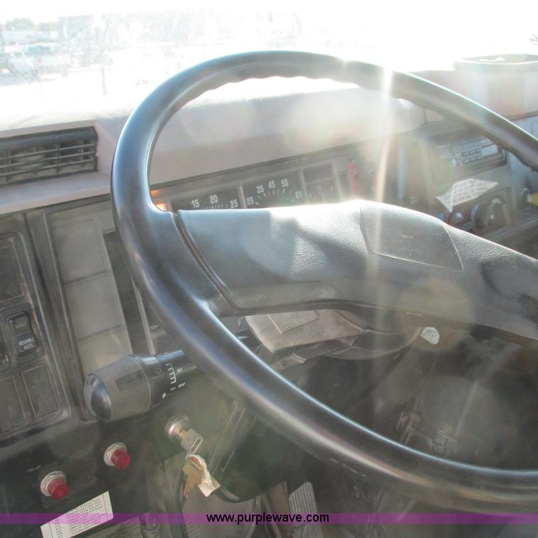 image for item L5319 1999 International 4900 fuel truck