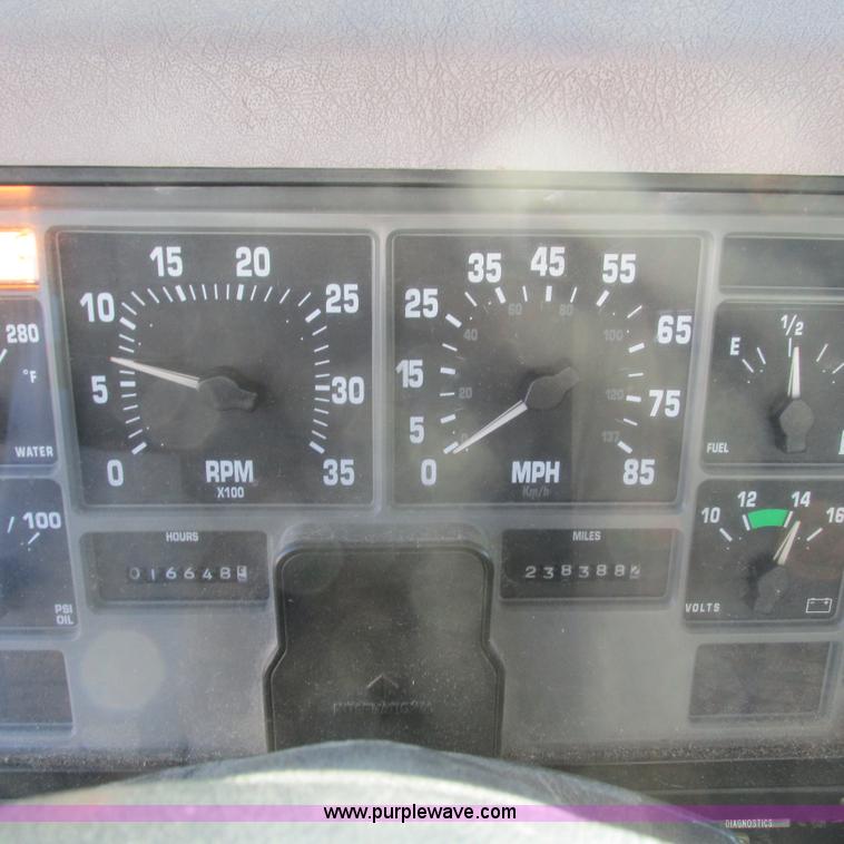 image for item L5319 1999 International 4900 fuel truck