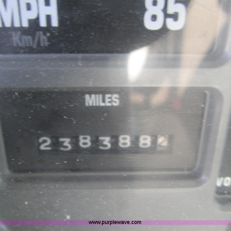 image for item L5319 1999 International 4900 fuel truck