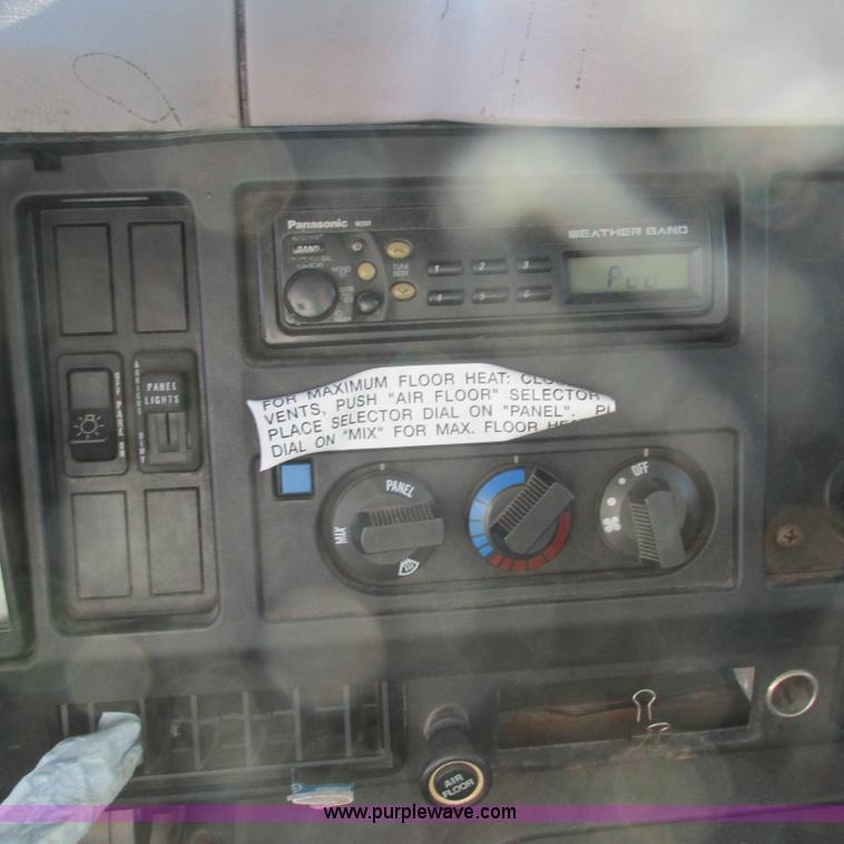 image for item L5319 1999 International 4900 fuel truck