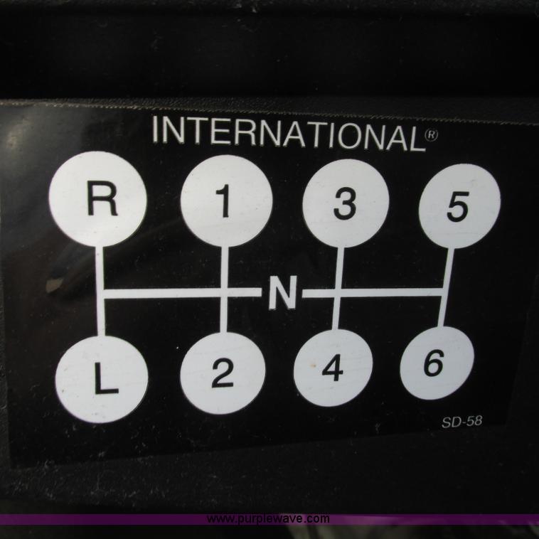 image for item L5319 1999 International 4900 fuel truck