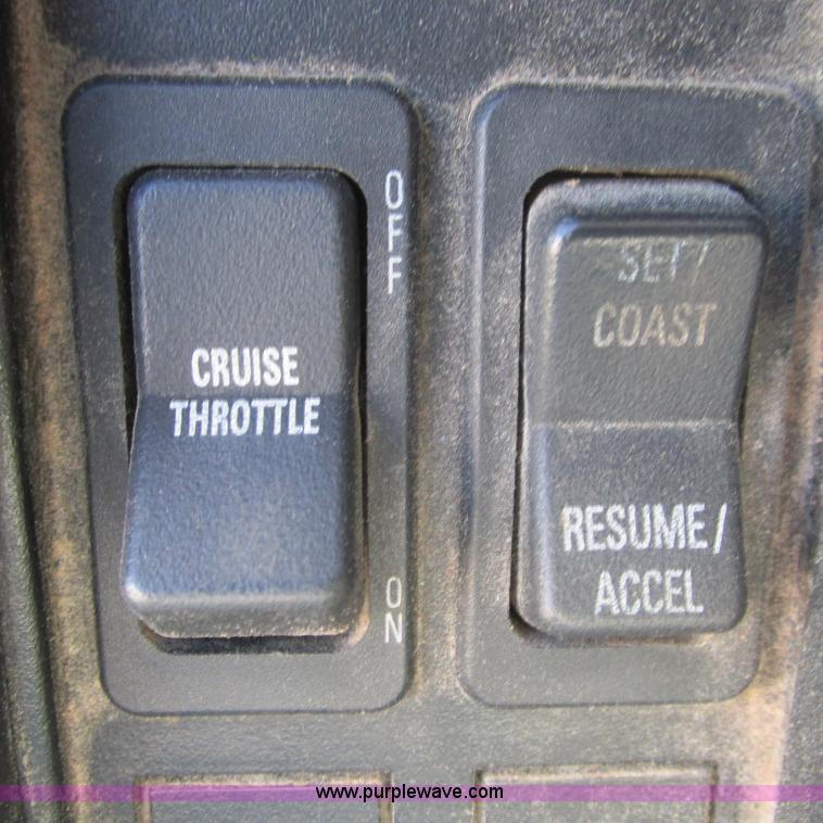 image for item L5319 1999 International 4900 fuel truck