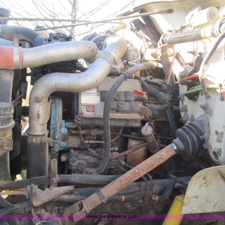 image for item L5319 1999 International 4900 fuel truck