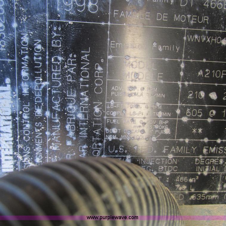 image for item L5319 1999 International 4900 fuel truck