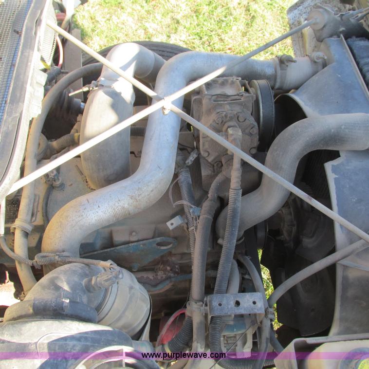 image for item L5319 1999 International 4900 fuel truck