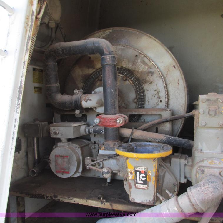 image for item L5319 1999 International 4900 fuel truck