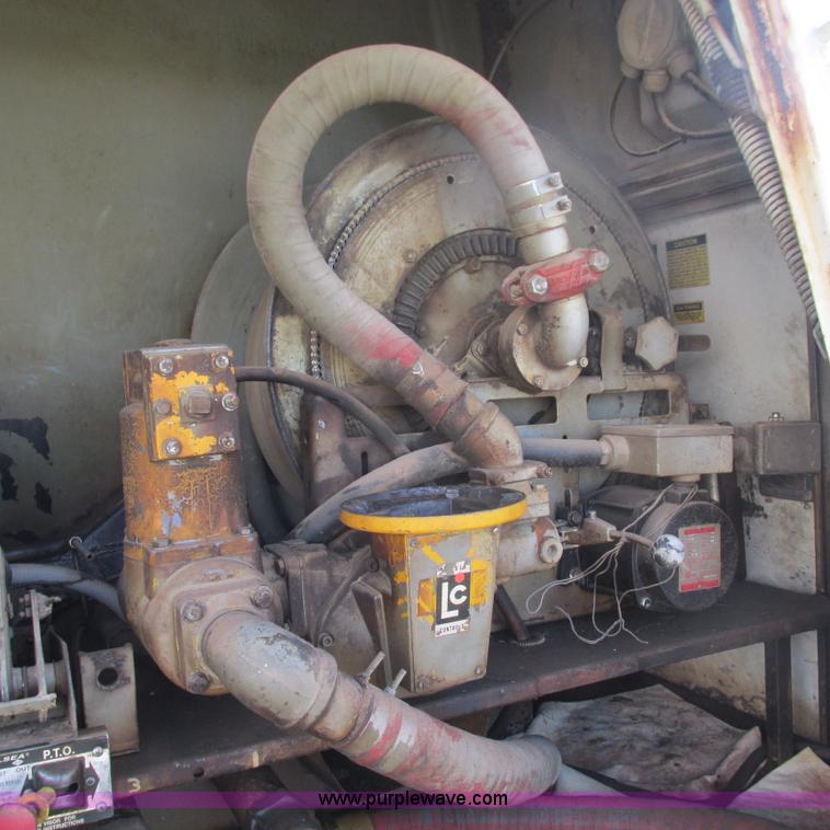 image for item L5319 1999 International 4900 fuel truck