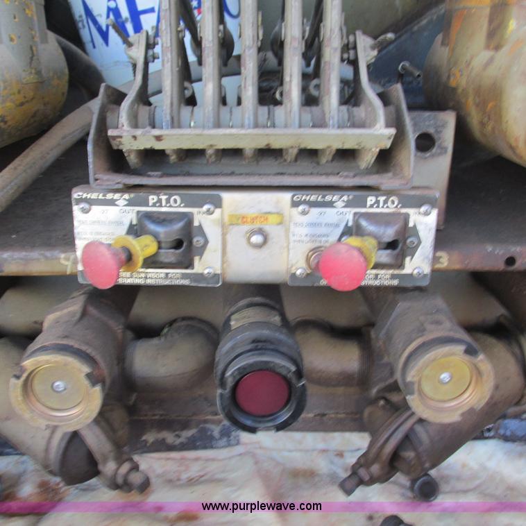 image for item L5319 1999 International 4900 fuel truck