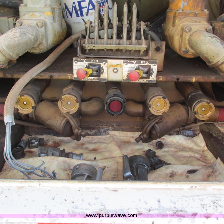 image for item L5319 1999 International 4900 fuel truck