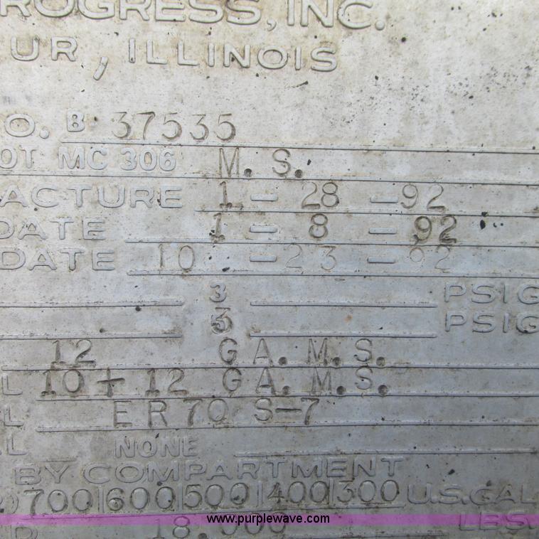 image for item L5319 1999 International 4900 fuel truck