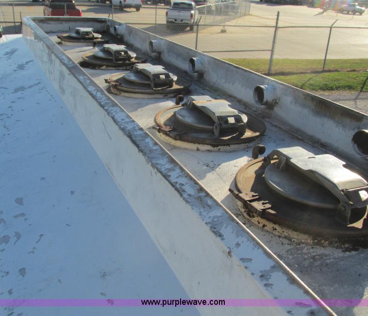 image for item L5319 1999 International 4900 fuel truck