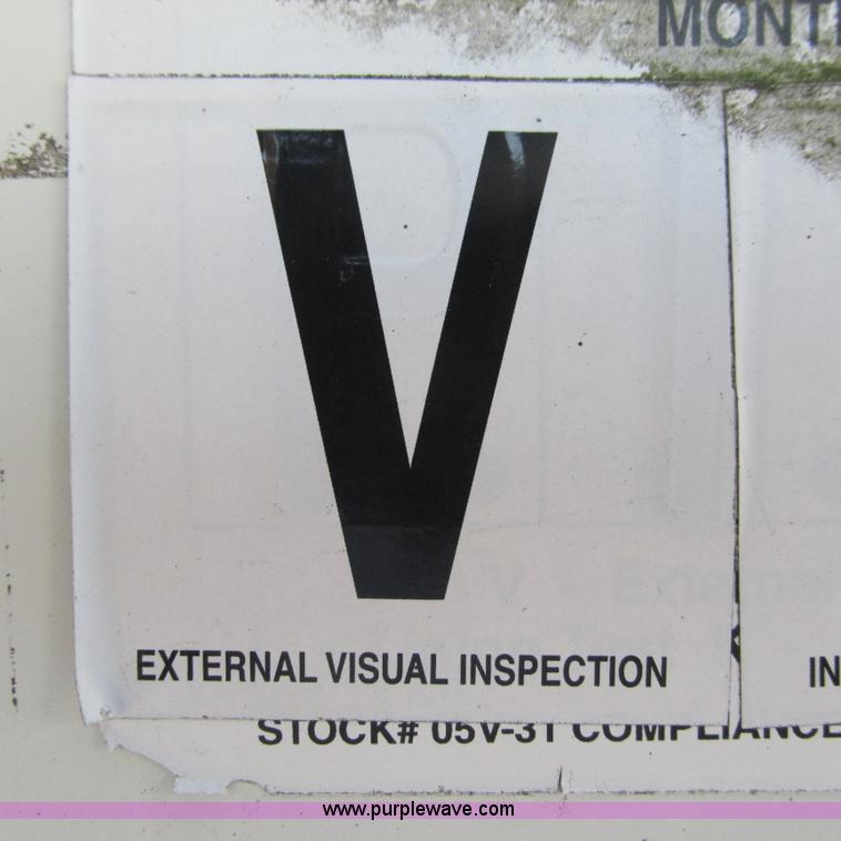 image for item L5319 1999 International 4900 fuel truck