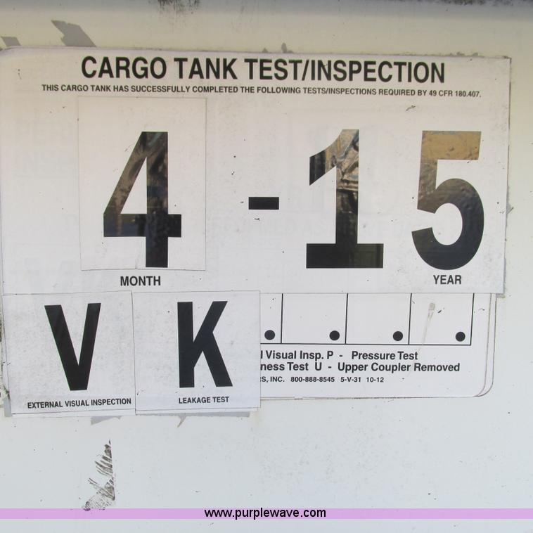 image for item L5319 1999 International 4900 fuel truck