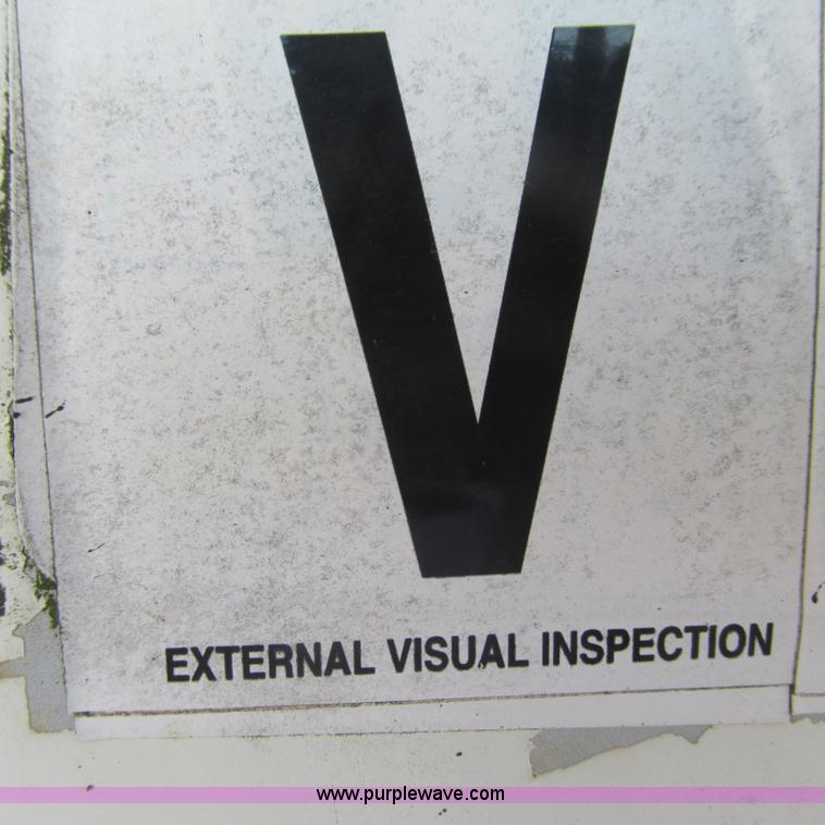 image for item L5319 1999 International 4900 fuel truck