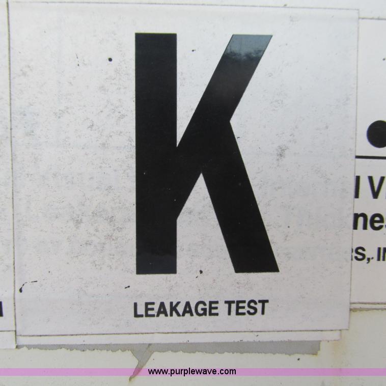 image for item L5319 1999 International 4900 fuel truck