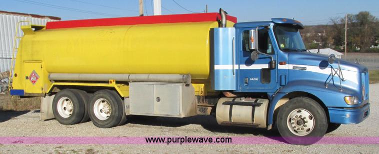 image for item L5324 2001 International 9100i fuel truck