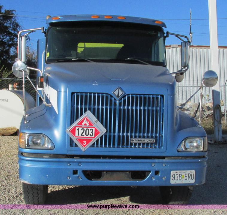 image for item L5324 2001 International 9100i fuel truck