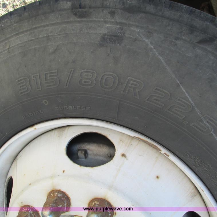 image for item L5324 2001 International 9100i fuel truck