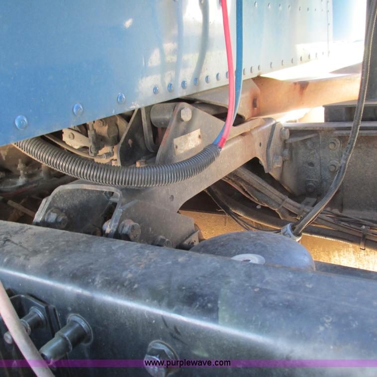 image for item L5324 2001 International 9100i fuel truck