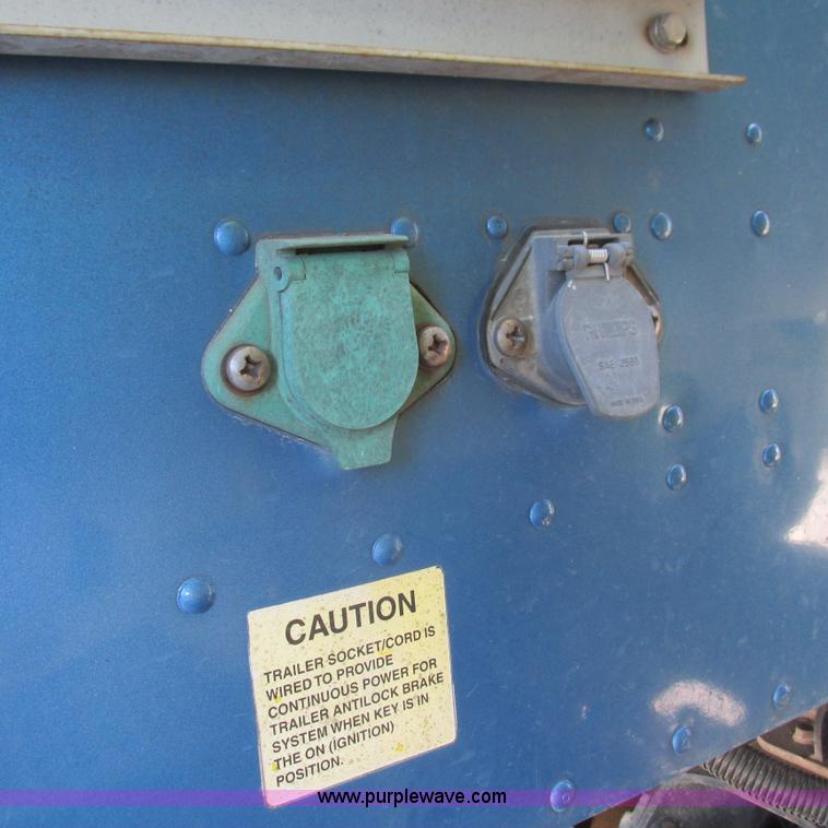 image for item L5324 2001 International 9100i fuel truck