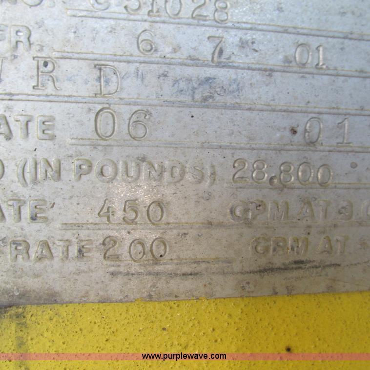 image for item L5324 2001 International 9100i fuel truck