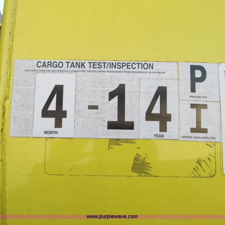 image for item L5324 2001 International 9100i fuel truck