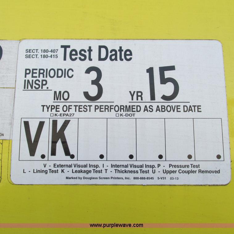 image for item L5324 2001 International 9100i fuel truck