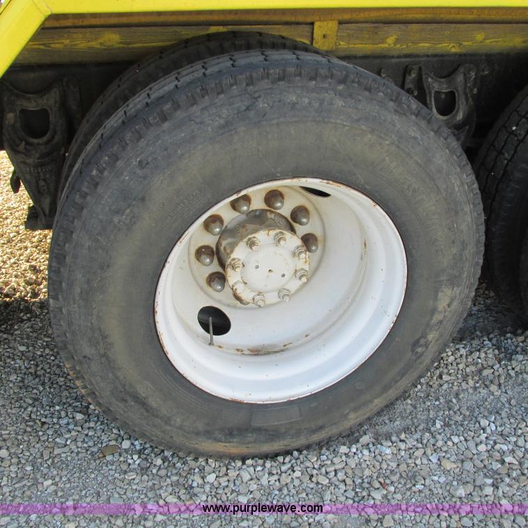 image for item L5324 2001 International 9100i fuel truck