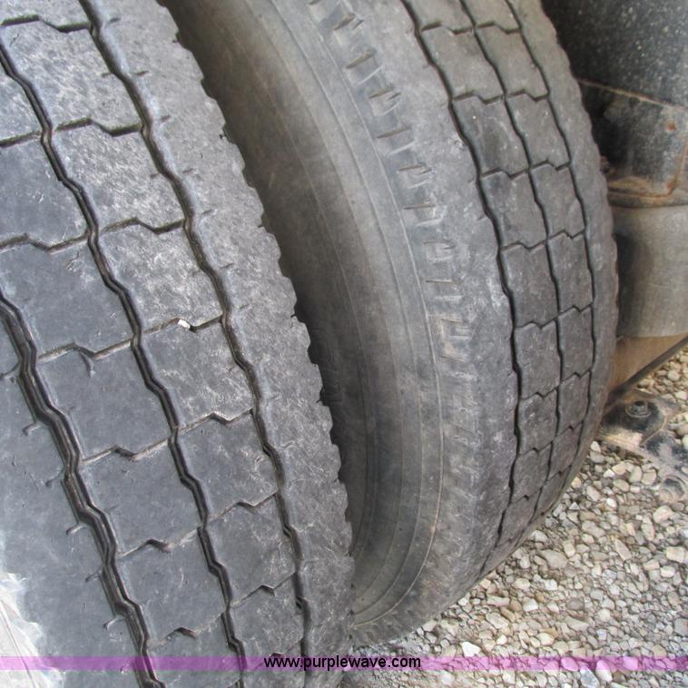 image for item L5324 2001 International 9100i fuel truck