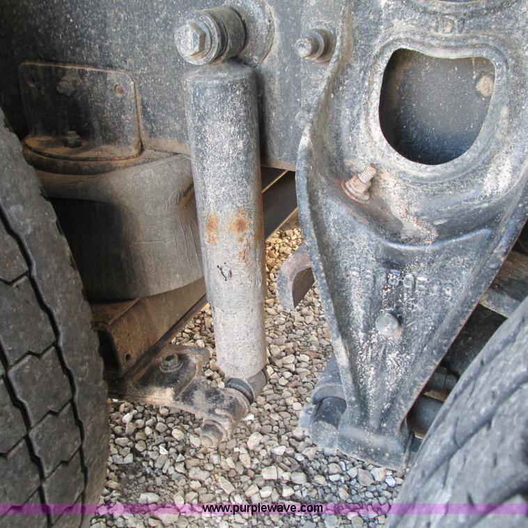 image for item L5324 2001 International 9100i fuel truck